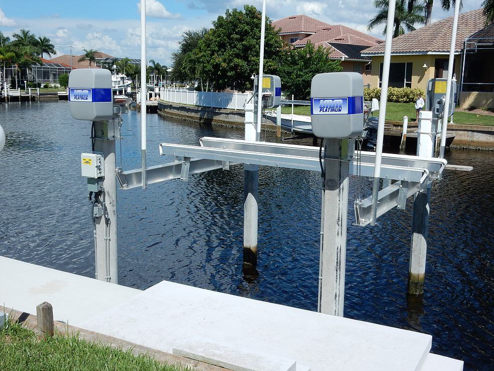 Beamless Boat Lifts